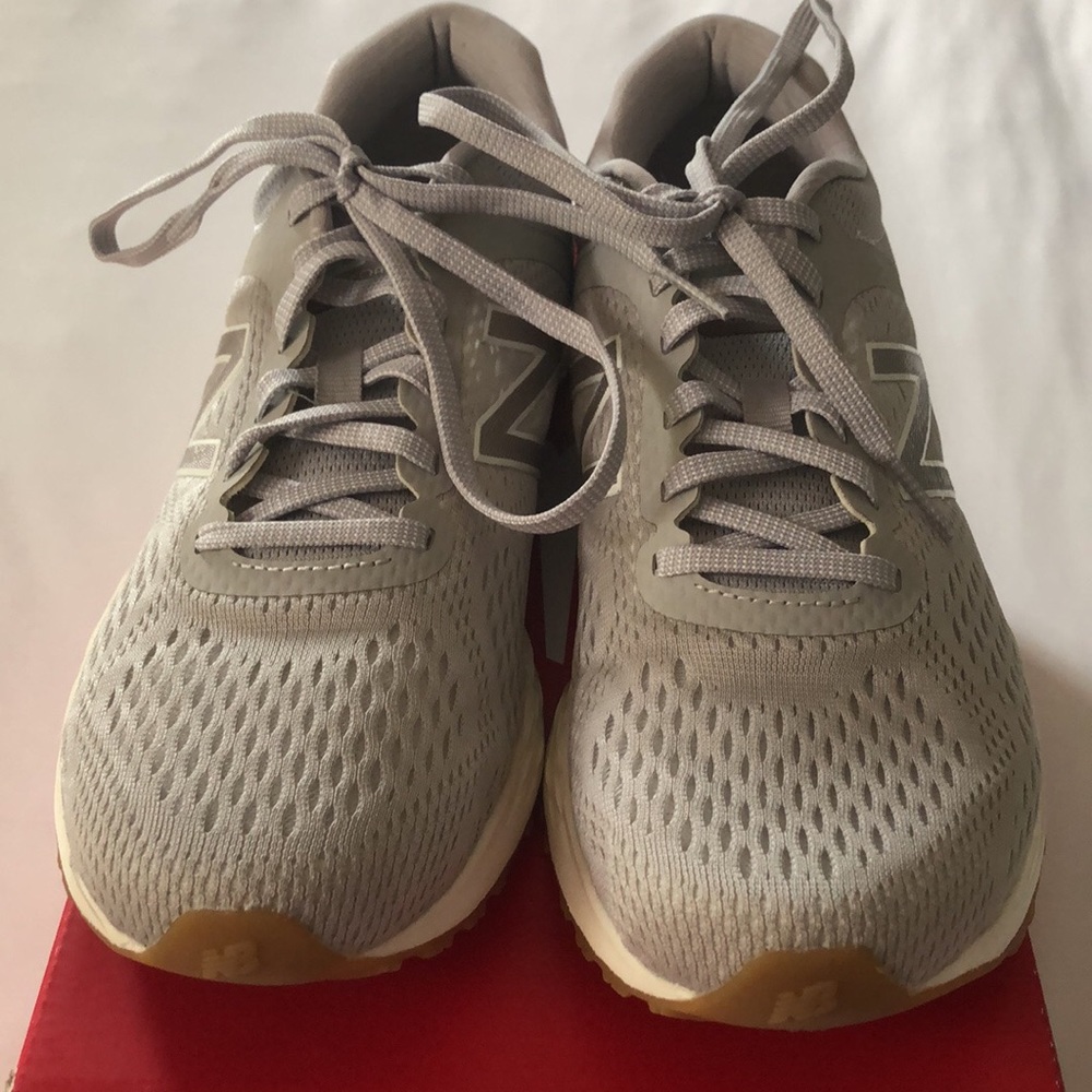 Women’s New Balance Fresh Foam Arishi sneakers